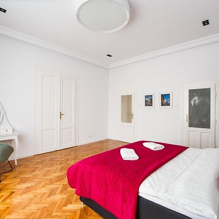 Spacious Riverviews Apartment Near Piata Unirii Oradea Ngoại thất bức ảnh