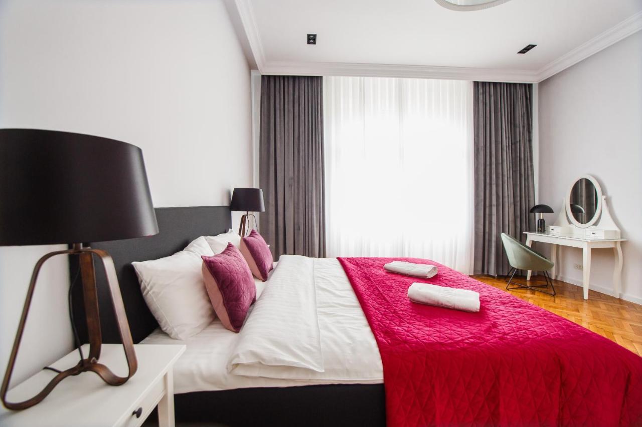 Spacious Riverviews Apartment Near Piata Unirii Oradea Ngoại thất bức ảnh