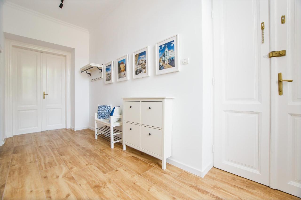 Spacious Riverviews Apartment Near Piata Unirii Oradea Ngoại thất bức ảnh