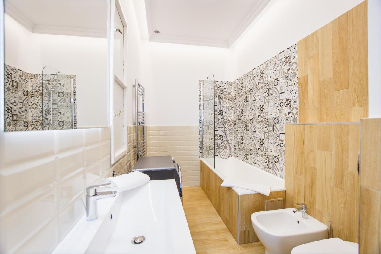 Spacious Riverviews Apartment Near Piata Unirii Oradea Ngoại thất bức ảnh
