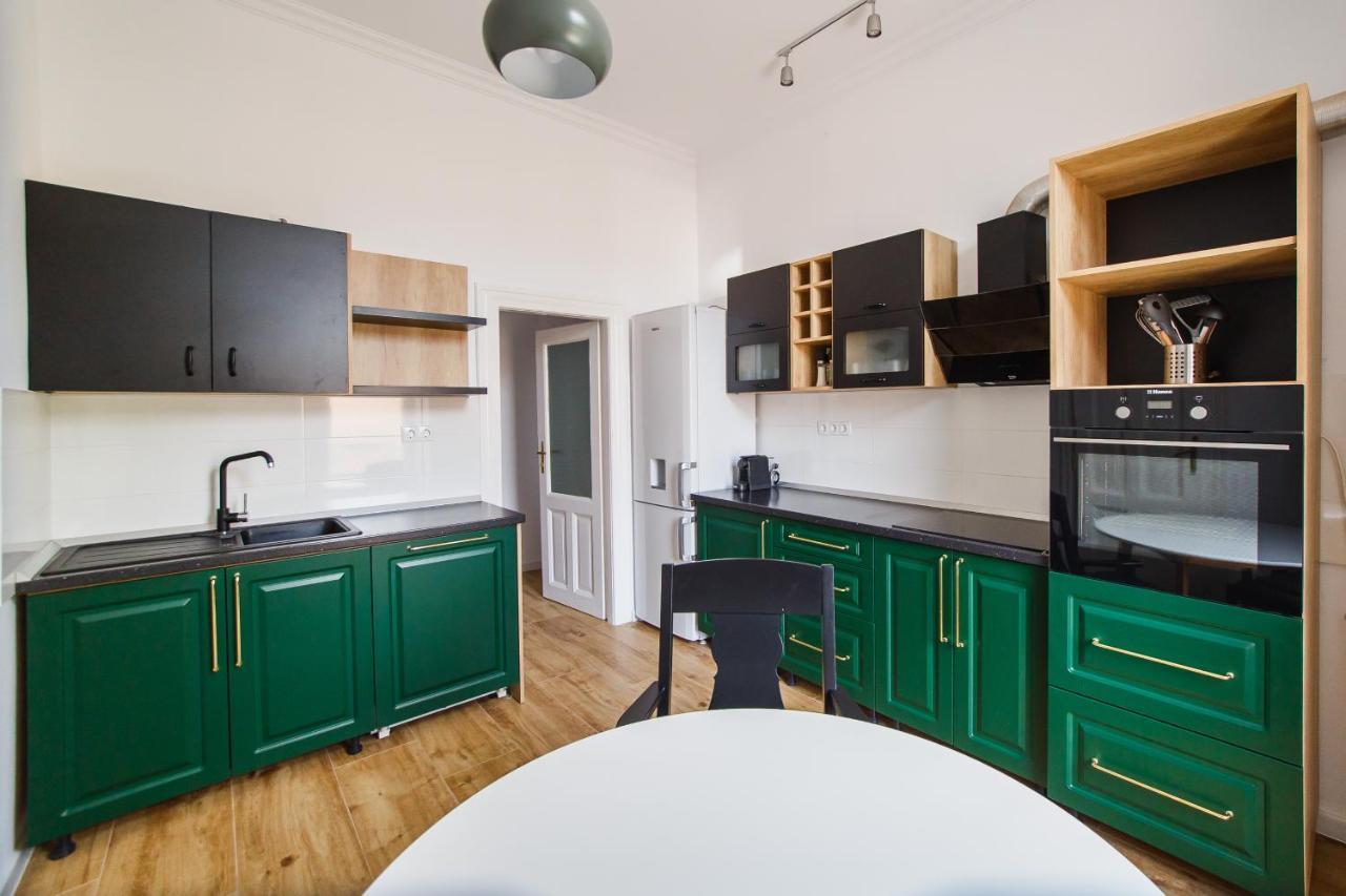 Spacious Riverviews Apartment Near Piata Unirii Oradea Ngoại thất bức ảnh