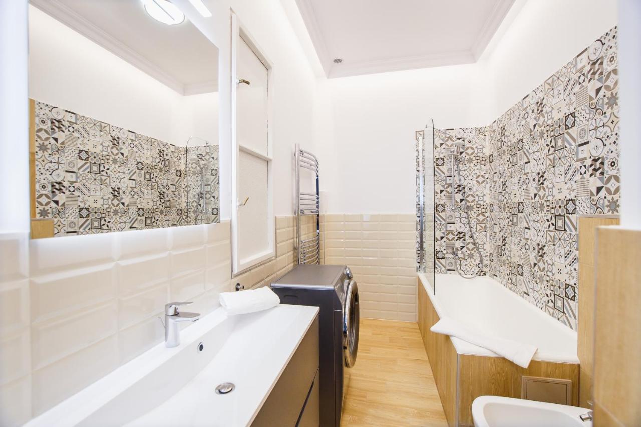 Spacious Riverviews Apartment Near Piata Unirii Oradea Ngoại thất bức ảnh