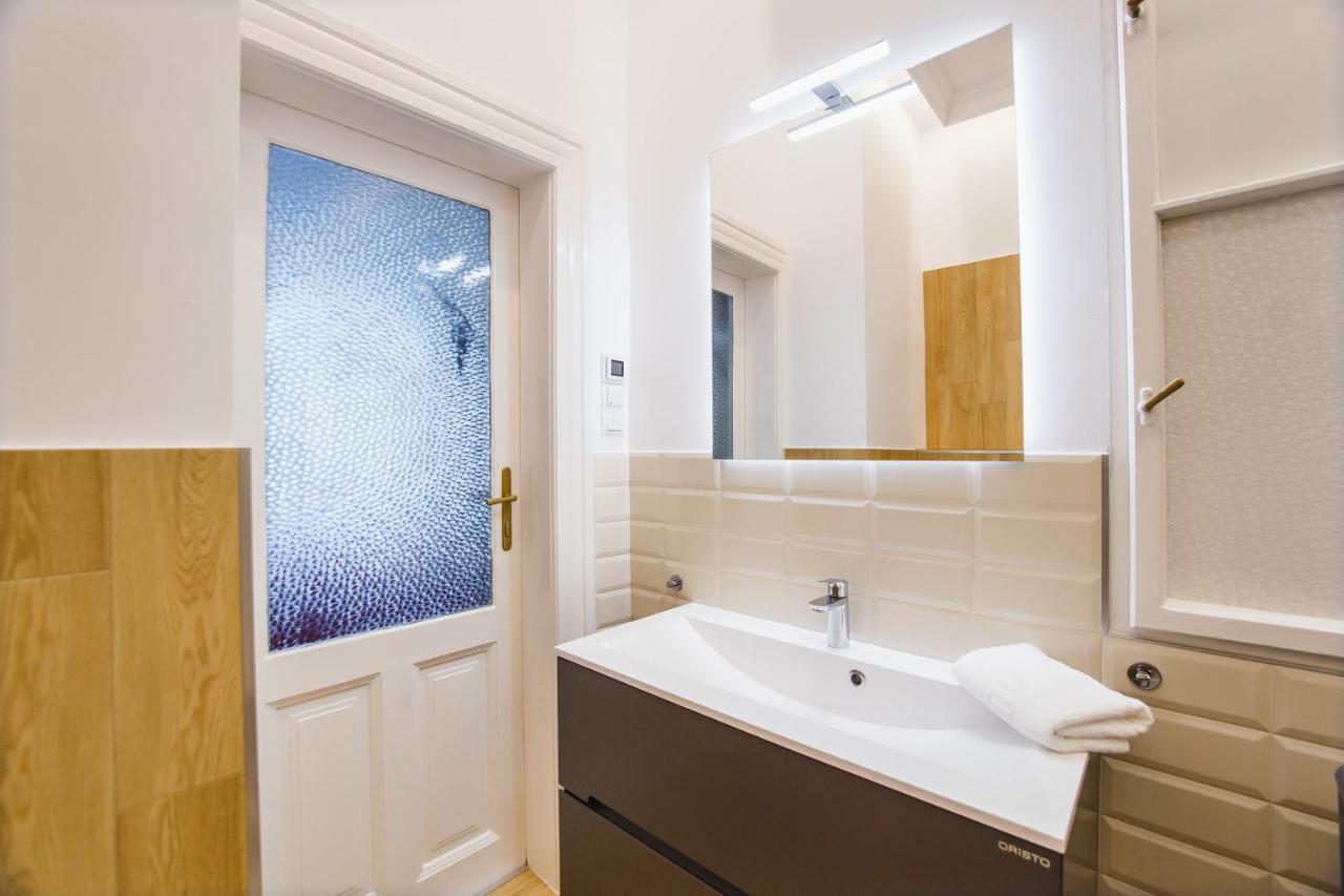 Spacious Riverviews Apartment Near Piata Unirii Oradea Ngoại thất bức ảnh