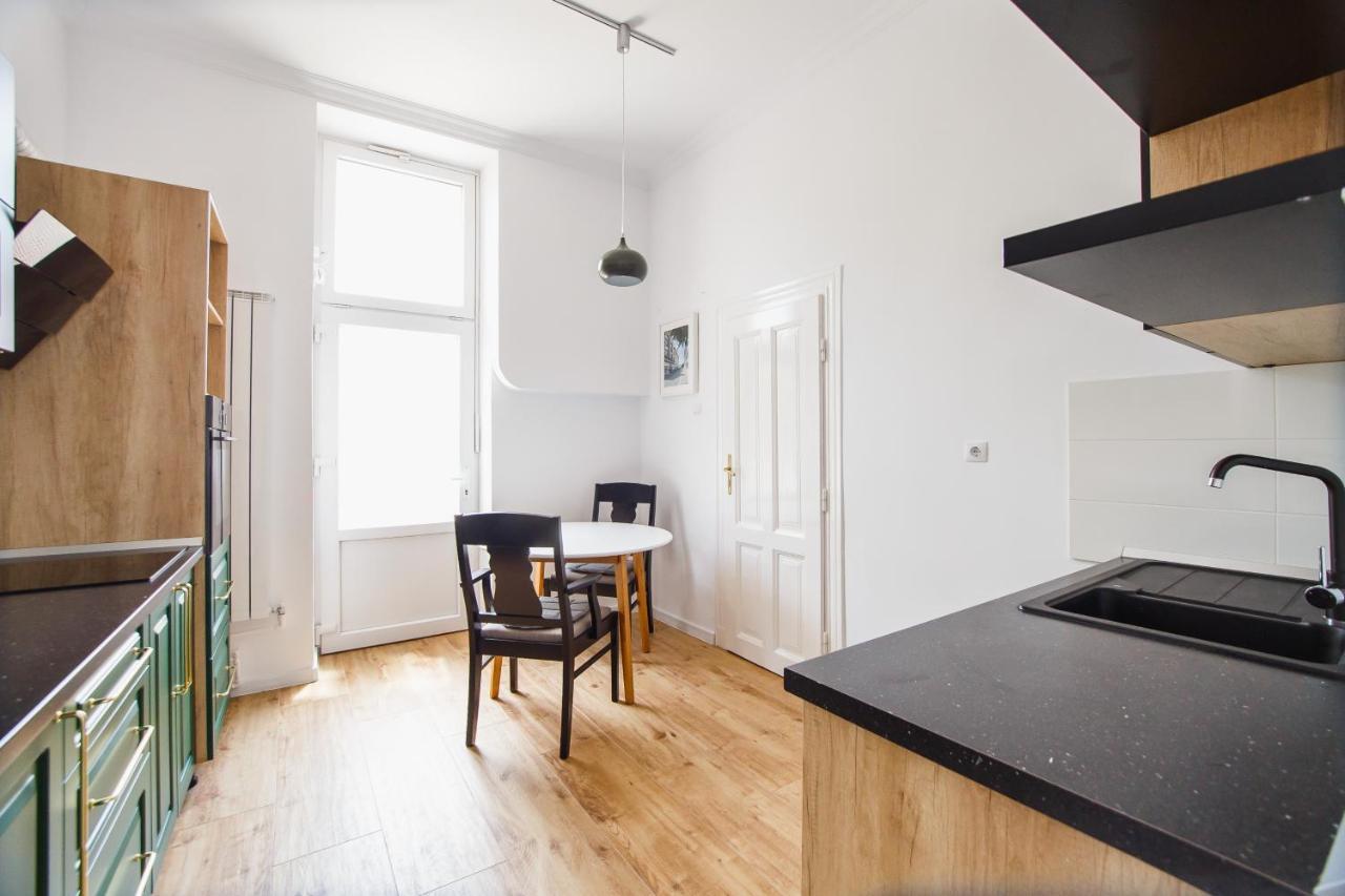 Spacious Riverviews Apartment Near Piata Unirii Oradea Ngoại thất bức ảnh