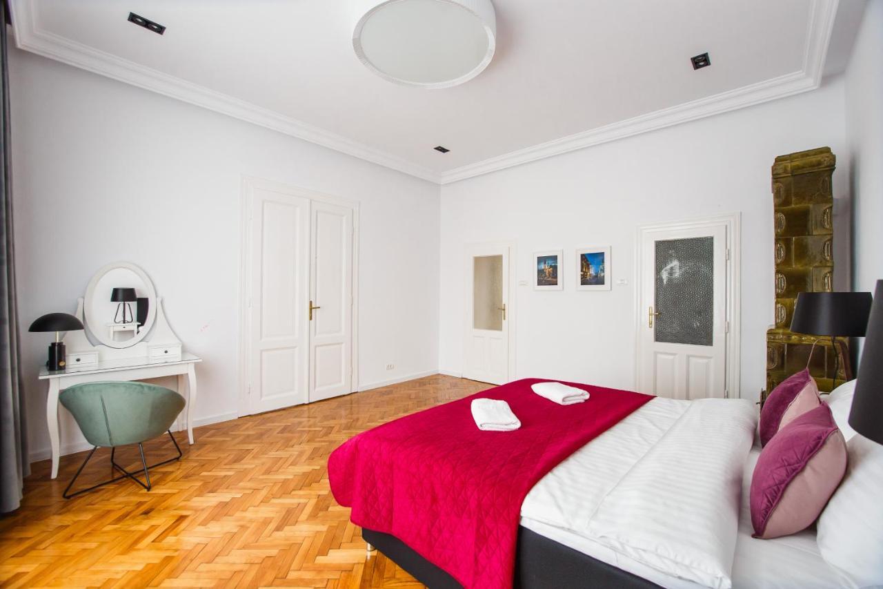 Spacious Riverviews Apartment Near Piata Unirii Oradea Ngoại thất bức ảnh