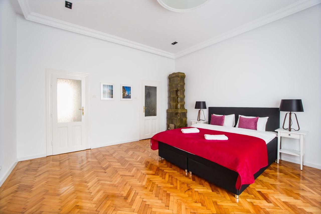 Spacious Riverviews Apartment Near Piata Unirii Oradea Ngoại thất bức ảnh