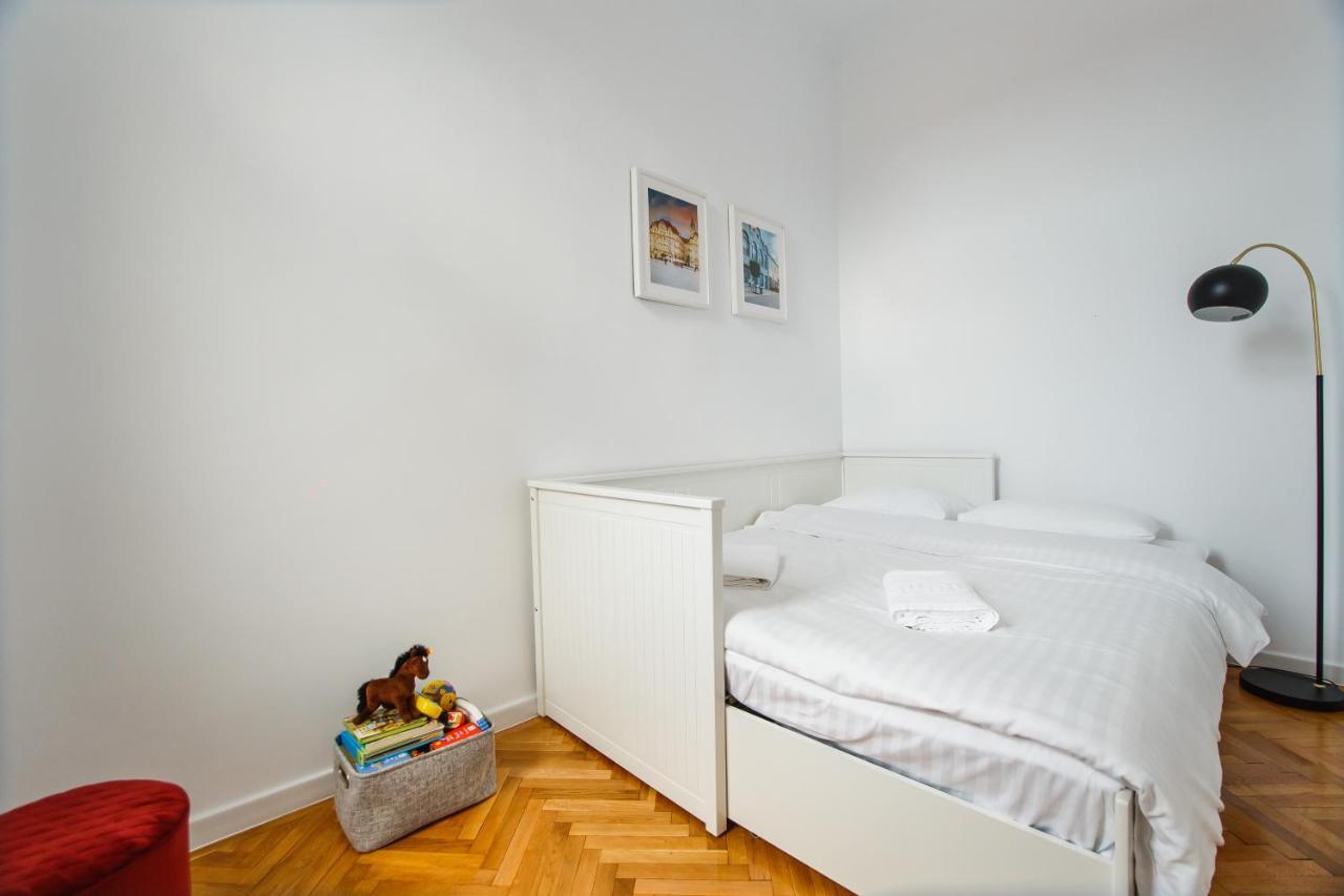 Spacious Riverviews Apartment Near Piata Unirii Oradea Ngoại thất bức ảnh