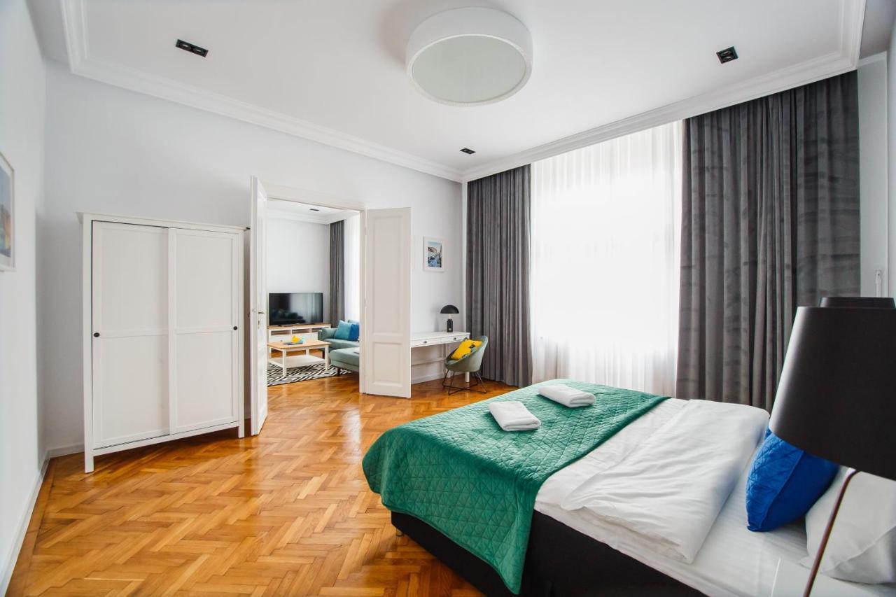 Spacious Riverviews Apartment Near Piata Unirii Oradea Ngoại thất bức ảnh