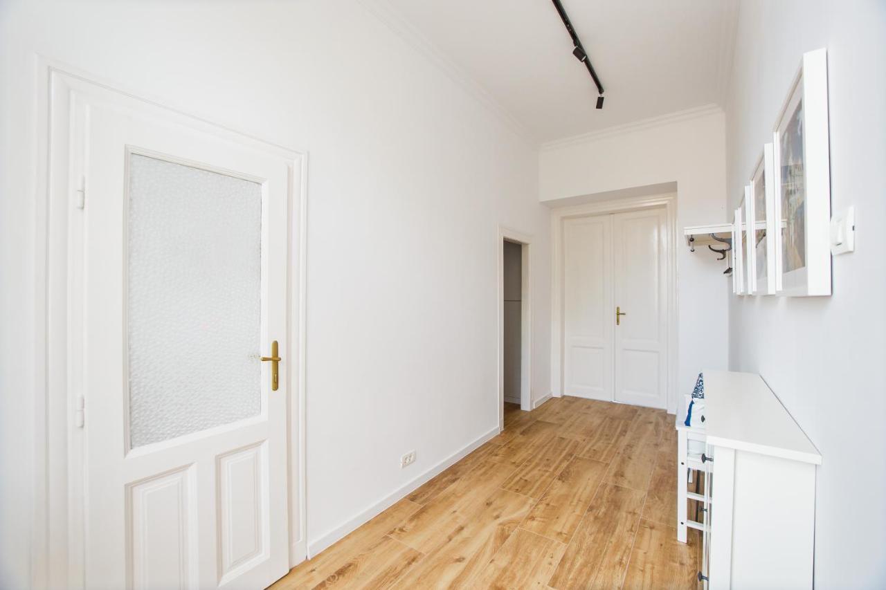 Spacious Riverviews Apartment Near Piata Unirii Oradea Ngoại thất bức ảnh