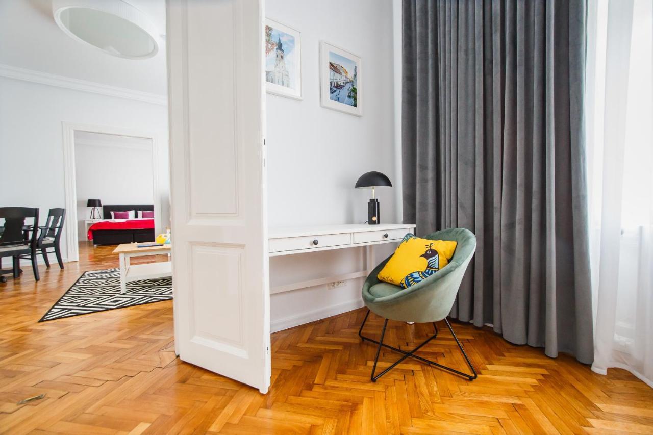 Spacious Riverviews Apartment Near Piata Unirii Oradea Ngoại thất bức ảnh