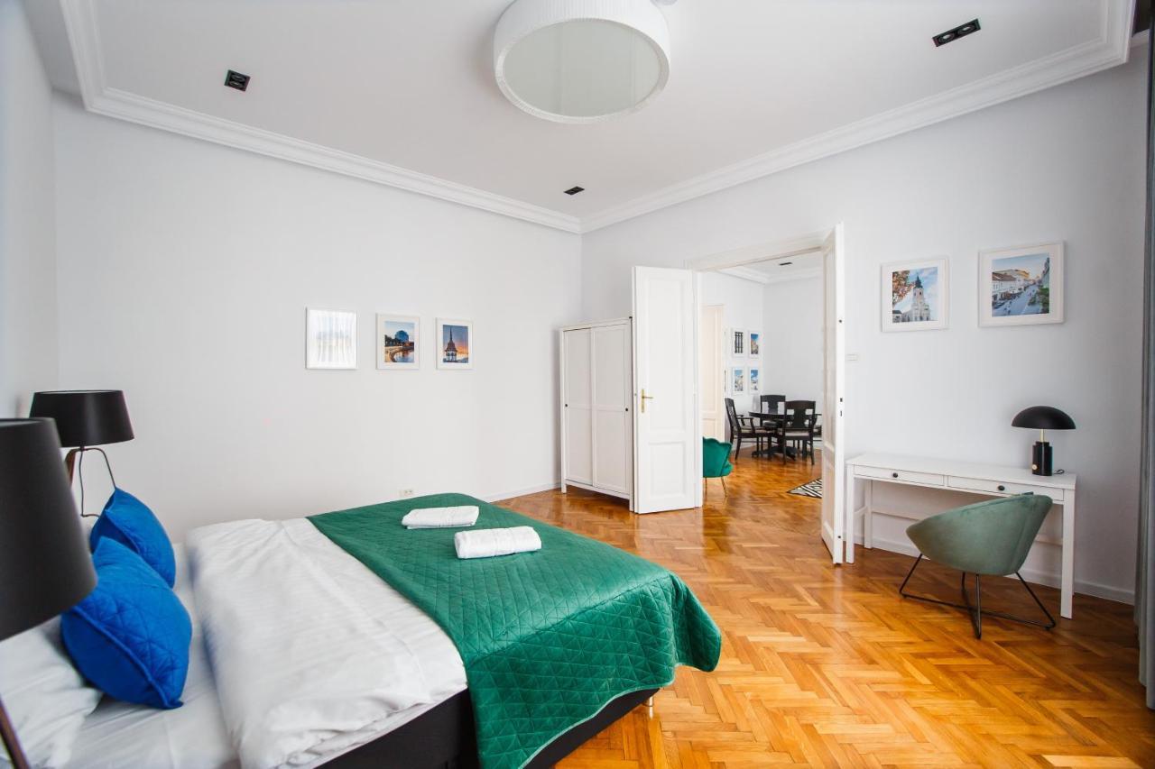 Spacious Riverviews Apartment Near Piata Unirii Oradea Ngoại thất bức ảnh