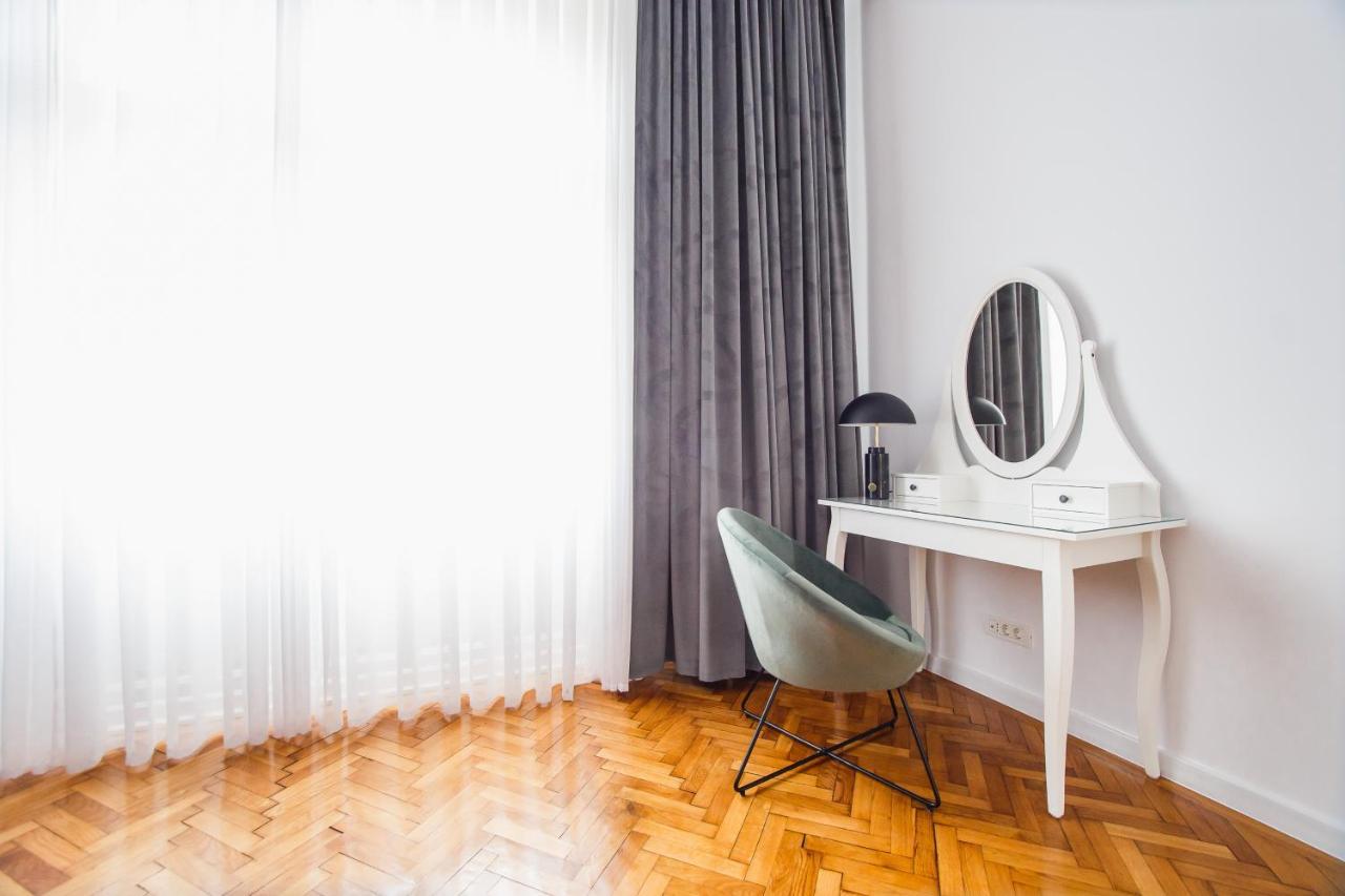 Spacious Riverviews Apartment Near Piata Unirii Oradea Ngoại thất bức ảnh